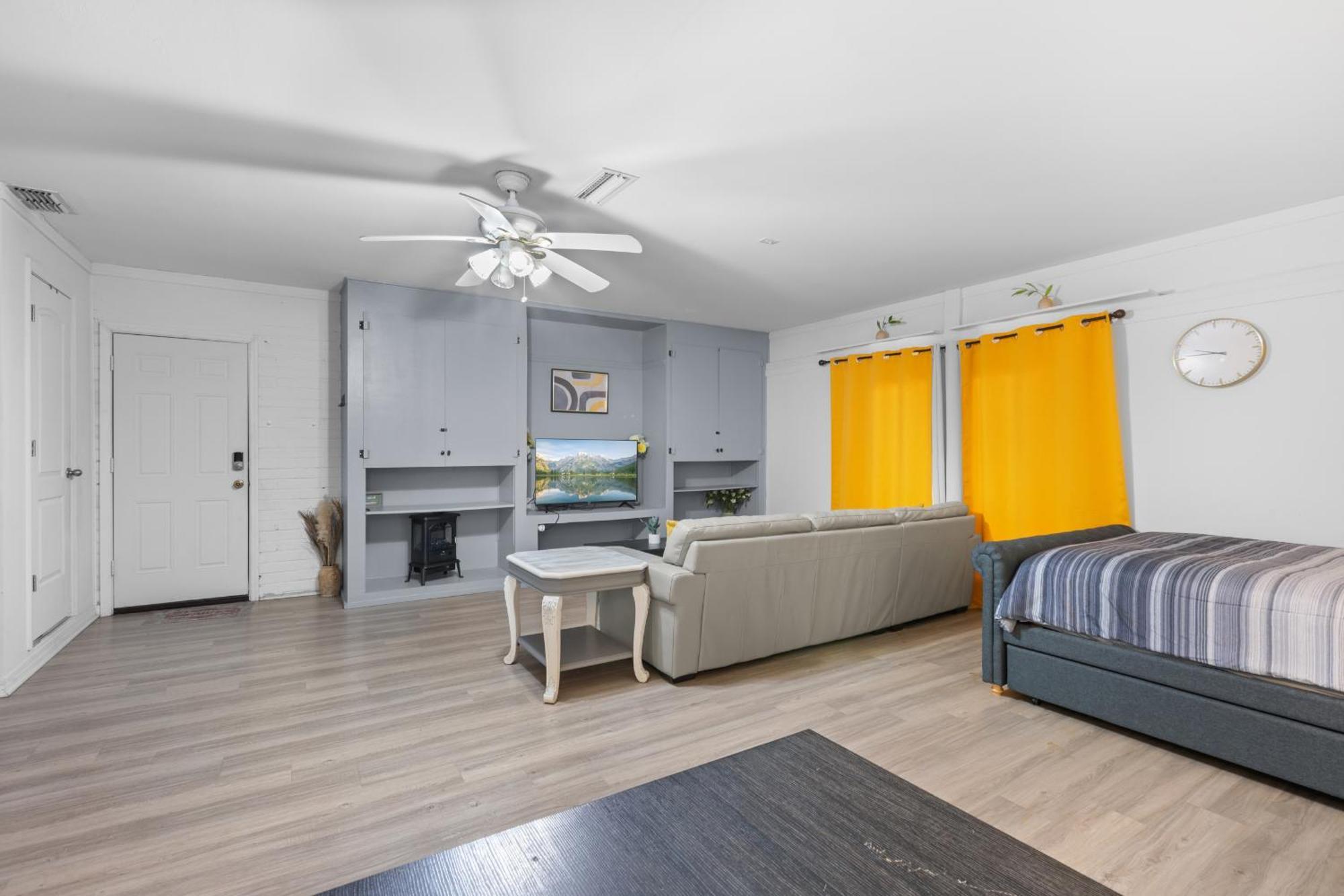 Pet Friendly Large Studio With Free Wi-Fi In Great Location! Orange Park Bagian luar foto